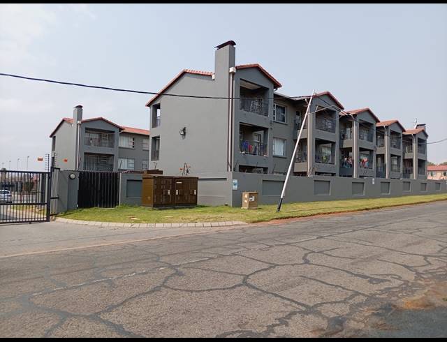 1 BEDROOM STUDIO APARTMENT FOR SALE IN TURFFONTEIN